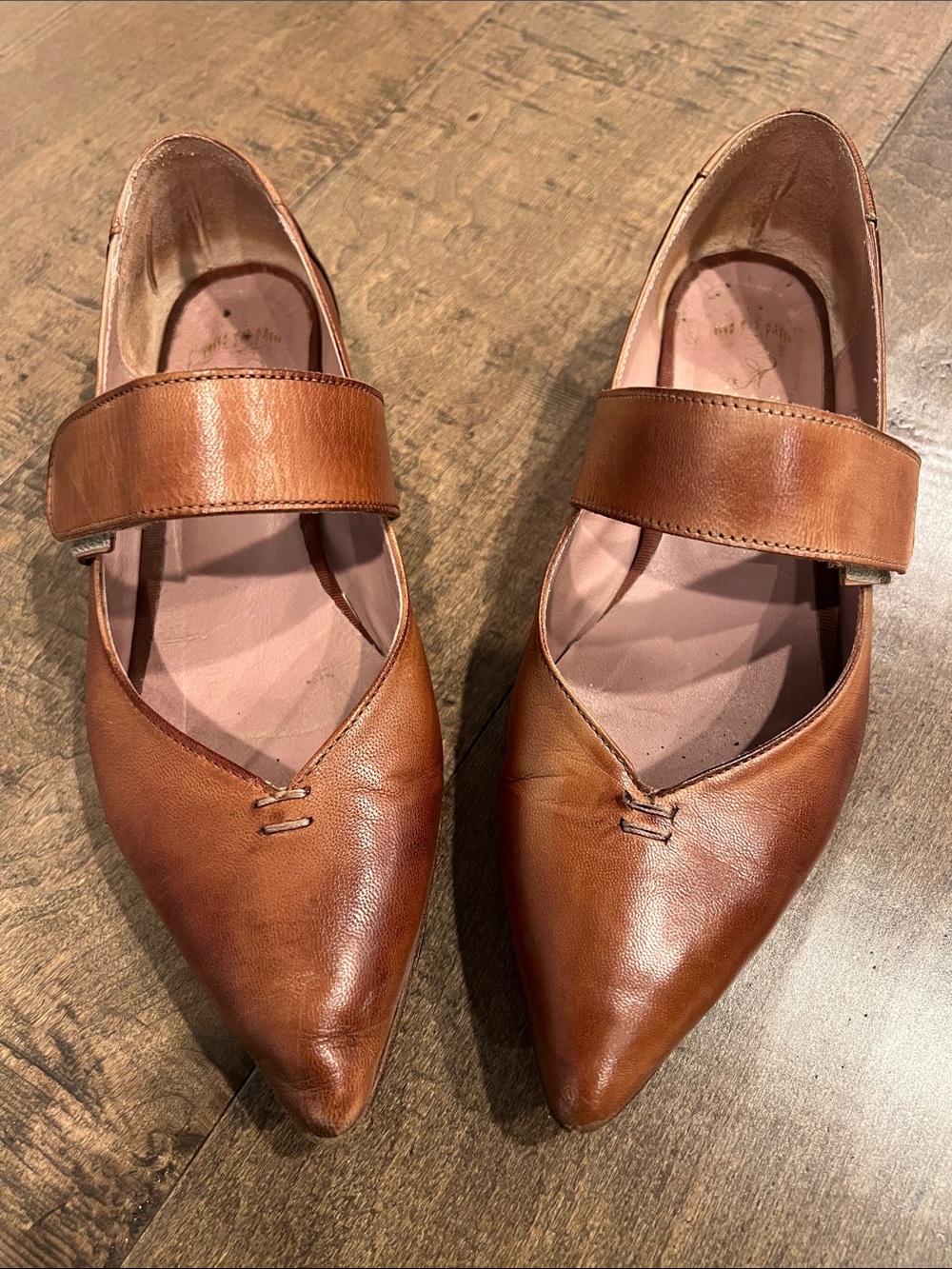 Vero Cuoio Tan Leather Pointed Mary Jane Flats